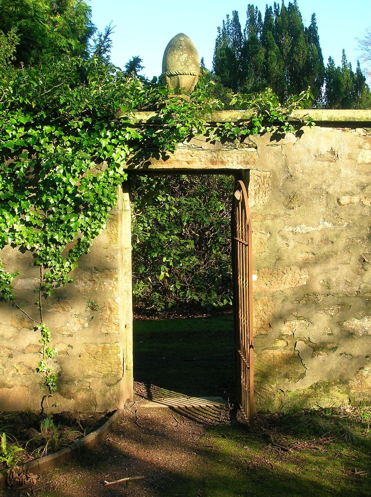 Perceton walled garden door with pineapple